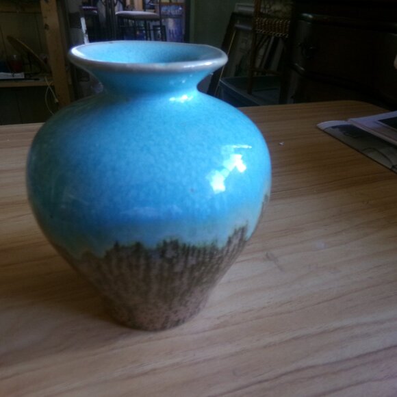 vintage stoneware vase. - Picture 1 of 3